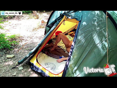 ❤️ Filmat a la càmera. Masturba apassionada de l'estrany en una tenda de campanya ❤❌ Porno casolà al ca.xxxlfv.top ﹏